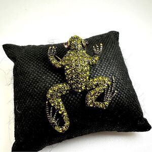 Heidi Daus Green Frog Brooch Pin!